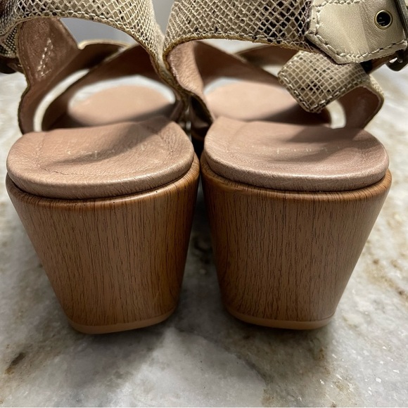 Dansko Jacinda Taupe Snake Wedge Sandal Women's EU 40 - Picture 9 of 13